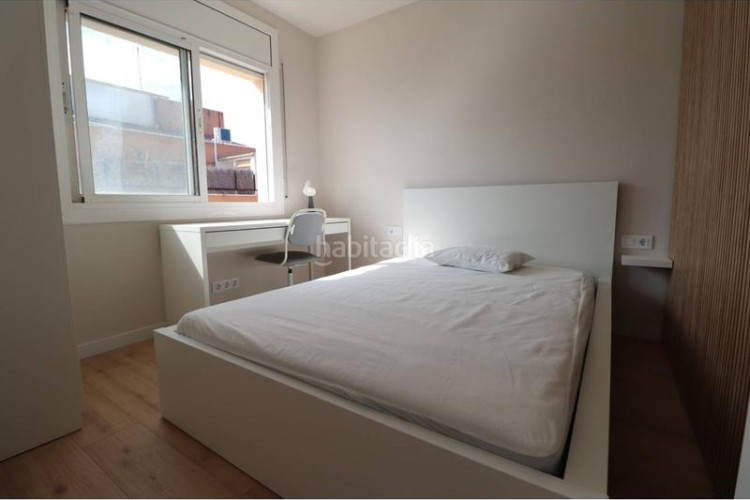 Piso escoles, acabado de reformar en Plaça Catalunya - Escola Industrial Terrassa