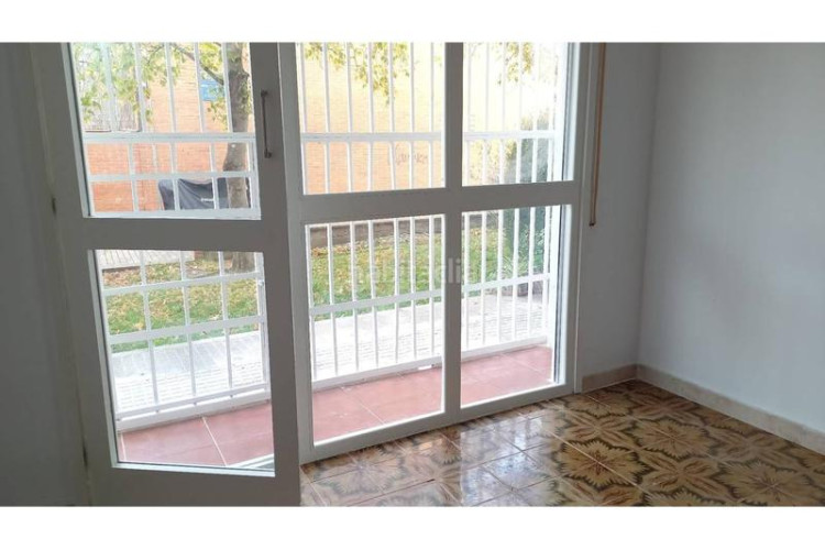 Piso  en la calle olot en Les Arenes - La Grípia - Can Montllor Terrassa