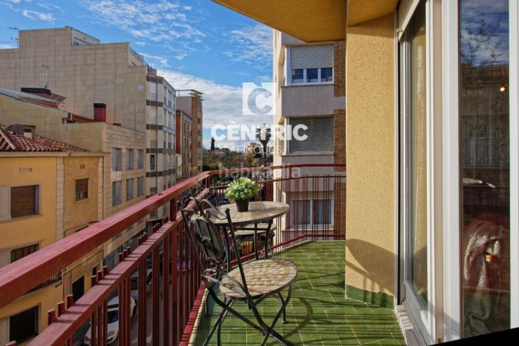 Piso  espacioso y luminoso en ca naurell con una ubicación inmejorable! en Terrassa