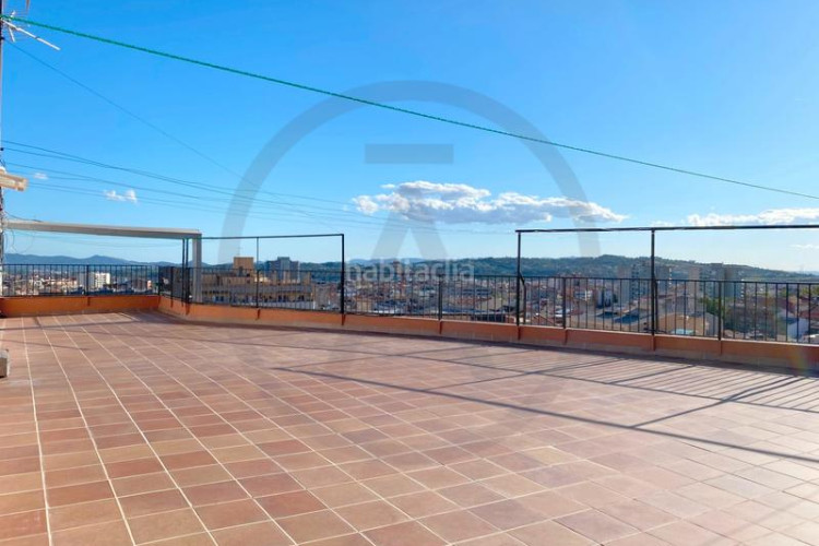 Piso muy amplio y reformado! en San Pere Terrassa