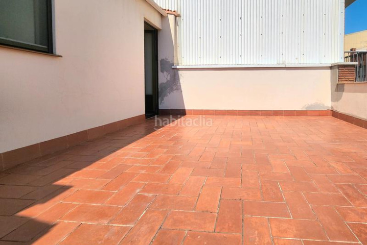 Casa adosada garaje, patio y terraza en La Cogullada Terrassa