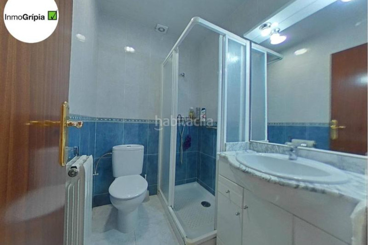 Casa adosada  en venta en les arenescan montllorla grípia08227 en Terrassa