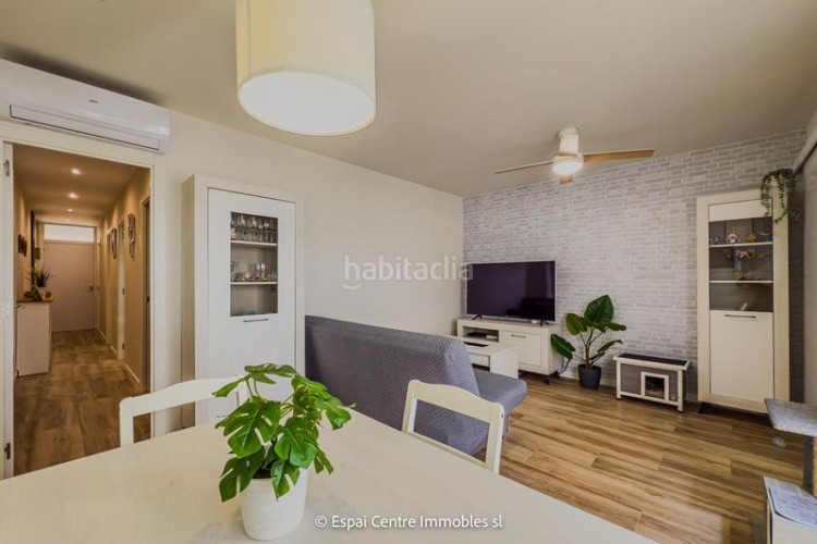 Casa adosada en exclusiva casa adosada reformada con terraza 15 m terraza solarium de 10 m en Can Palet lista para entrar a vivir en Terrassa