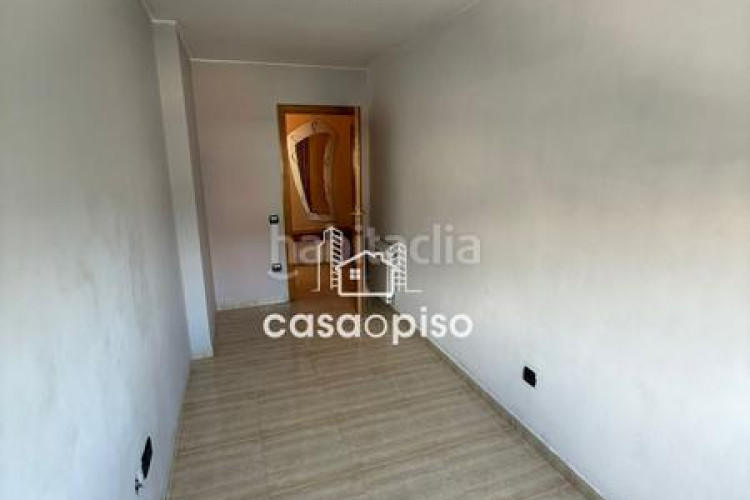 Piso amplio piso reformado en Can Roca. 3 dormitorios, 2 baños y terraza de 12 m. vistas espectaculares. ideal para tu familia. no lo d en Terrassa