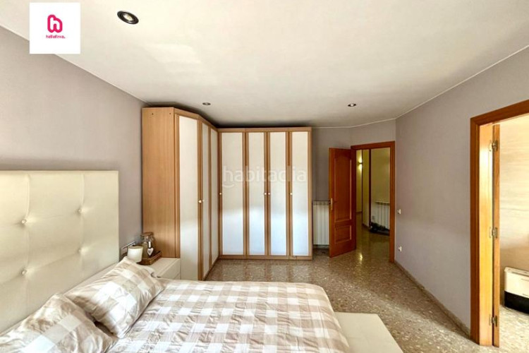 Piso  5 habitaciones con terraza balcón y lavadero para entrar a vivir en Terrassa