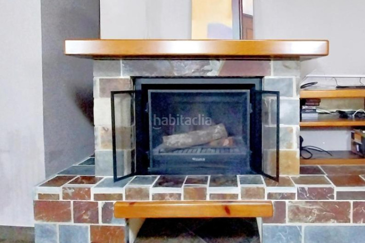 Casa magnifica unifamiliar de 230 m2 con garaje 3 coches, 3 grandes dormitorios, especatcular estudio 55 m2 y patio en Terrassa