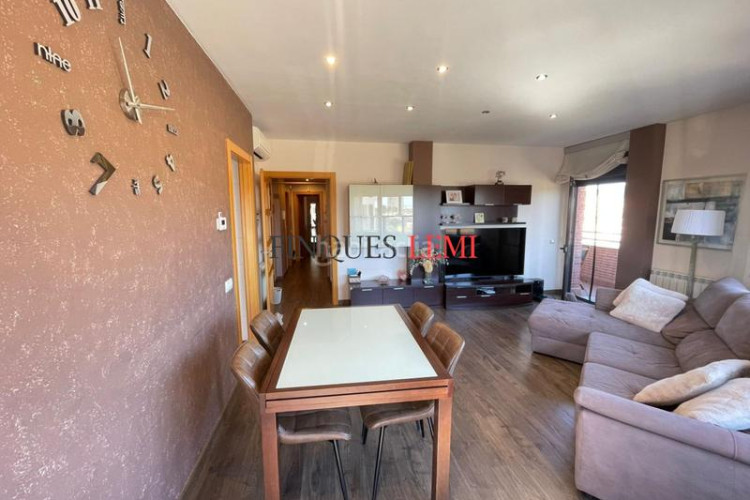 Piso dúplex de lujo con ascensor, terraza y acabados premium en Terrassa