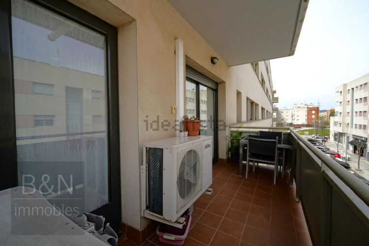 ¡Te vas a enamorar de su carácter! Amplio, luminoso, con zona comunitaria, párquing y trastero.