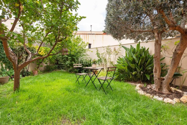 Planta baja en calle de galileu 341 jardí privat amb espai verd únic i amb pàrquing en Terrassa