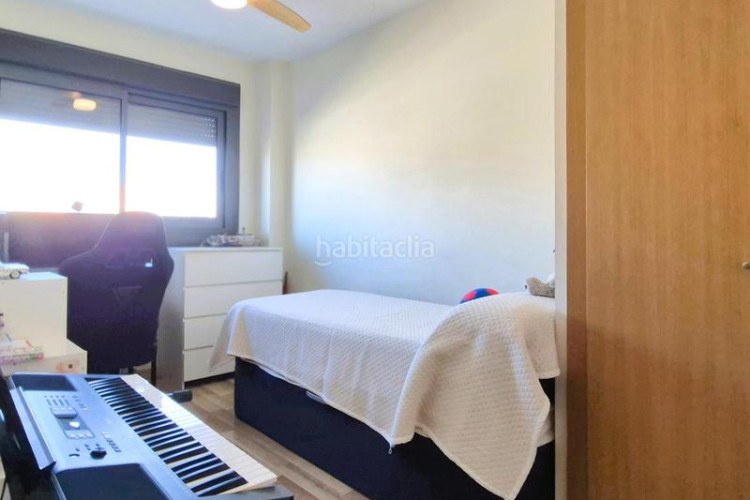 Piso edifici blau cel 3 hab amb 12 m2 sud al costat estacio est en Terrassa