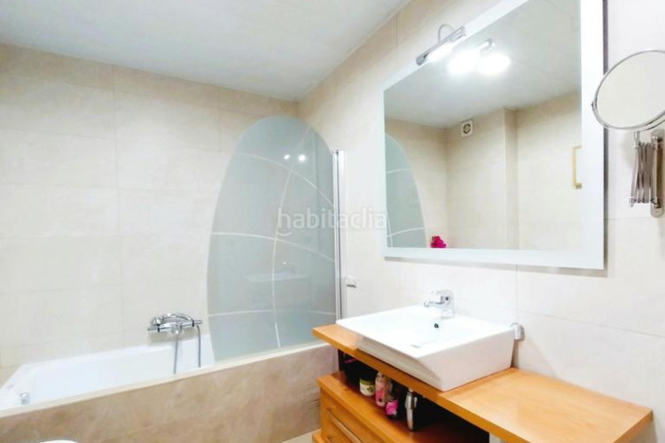 Casa magnifica casa unifamiliar de 230 m2 con 3 hab dobles y gran estudio 55 m2 en Terrassa