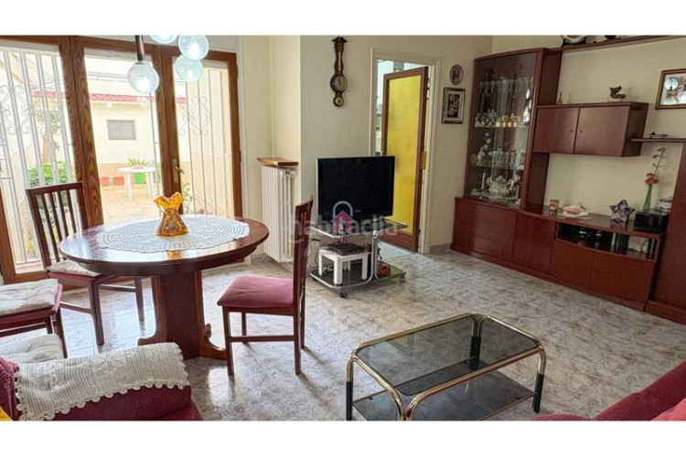 Casa  en venta en la gripia, en carrer borges blanques de 220m construidos con salida a patio de 40m, tres terrazas y en Terrassa