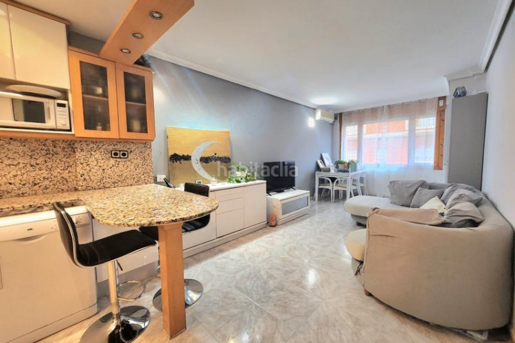 Piso con entrada independiente, terraza y parking en Terrassa