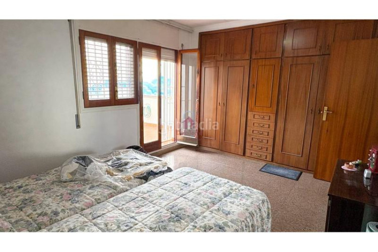 Casa  en venta en la gripia, en carrer borges blanques de 220m construidos con salida a patio de 40m, tres terrazas y en Terrassa