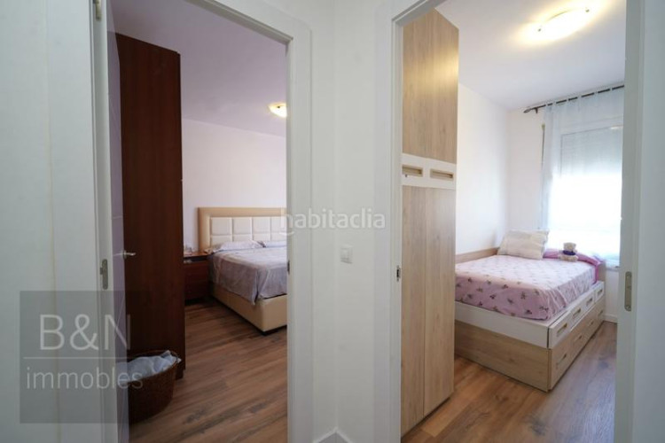 Piso una vivienda con calidez, luz y balcón recién reformado con plaza de garaje incluida en Terrassa