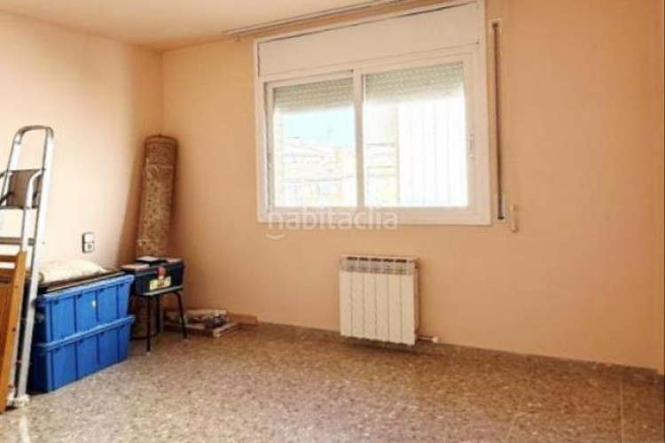 Dúplex  140 m2 de 4 hab mas estudio con 2 terrazas y parking en la plaça lluis companys en Terrassa