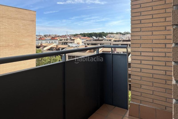 Ático atico 102 m2 con terraza de 53 m2 a pie de comedor incluye parquing y tratero en avenida madrid tocando estacio est en Terrassa