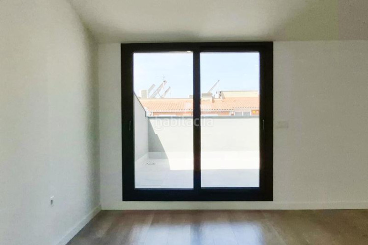 Dúplex duplex invertit obra nova de 160 m2 4 hab dobles i 4 terrasses al carrer transversal en Terrassa