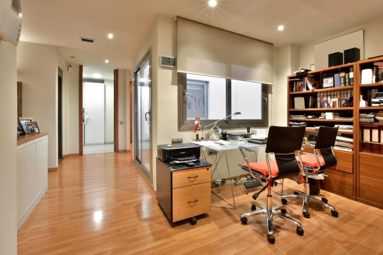 Carrer de la Poetessa Caparu00E0, Sant Pere Nord