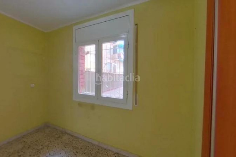 Piso (barcelona). "okupado" (no se puede visitar ni hipotecar). en Terrassa