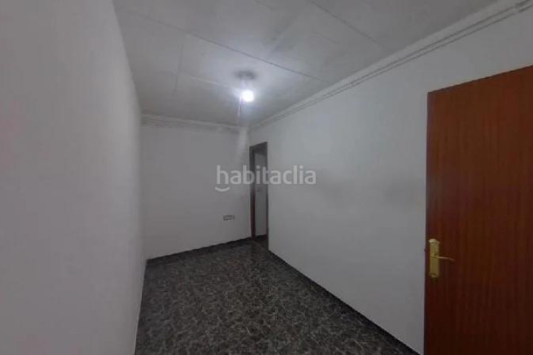 Piso (barcelona). "okupado" (no se puede visitar ni hipotecar). en Terrassa