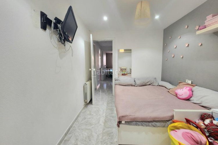 Piso con entrada independiente, terraza y parking en Terrassa