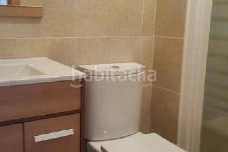 Piso acogedor piso de 1 dormitorio en venta, con cocina americana, terraza acristalada y parking. ideal para disfrutar de comodidad y e en Terrassa
