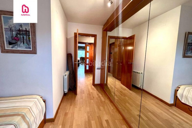 Piso  de 3 habitaciones con 2 balcones y vistas al parque sant jordi en Terrassa