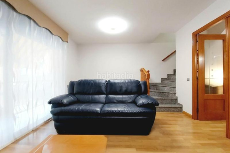 Casa magnifica unifamiliar de 230 m2 con garaje 3 coches, 3 grandes dormitorios, especatcular estudio 55 m2 y patio en Terrassa