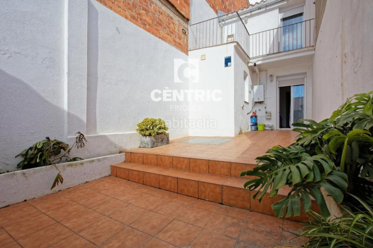 Casa adosada casa en el centro de cuatro habitaciones en Terrassa
