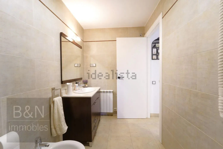 ¡Bienvenido al hogar de tus sueños! Este exclusivo dúplex es mucho más que una vivienda.