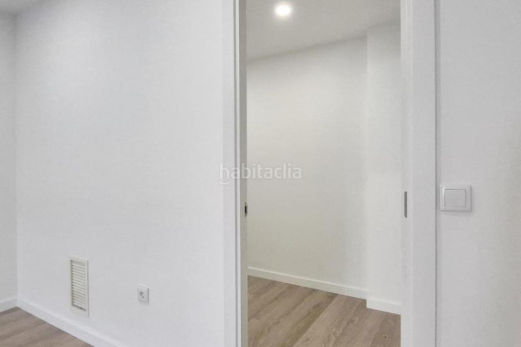 Planta baja pis obra nova 95 m2 2 hab dobles i estudi al carrer transversal en Terrassa