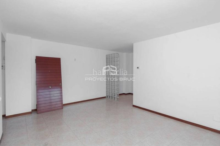 Piso  de 3 dormitorios en venta infórmese en Terrassa