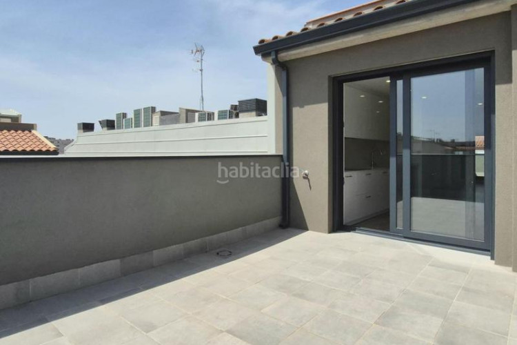 Dúplex duplex invertit obra nova de 160 m2 4 hab dobles i 4 terrasses al carrer transversal en Terrassa
