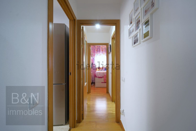 ¡Te vas a enamorar de su carácter! Amplio, luminoso, con zona comunitaria, párquing y trastero.