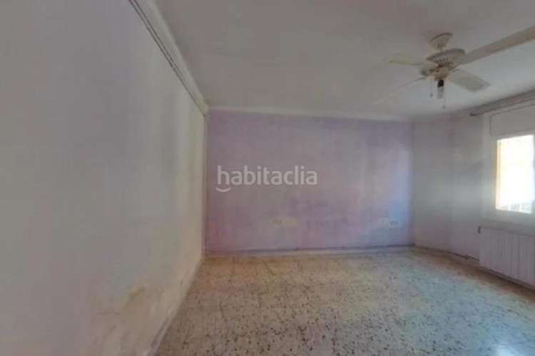 Piso (barcelona). "okupado" (no se puede visitar ni hipotecar). en Terrassa