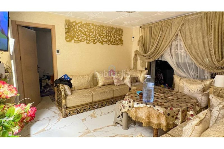 Piso  en venta tocando a passeig 22 juliol de 70m construidos de 3 habitaciones con ascensor y salida a balcón. en Terrassa