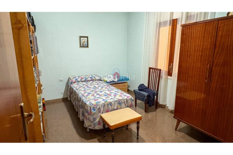 Casa  en venta en la gripia, en carrer borges blanques de 220m construidos con salida a patio de 40m, tres terrazas y en Terrassa