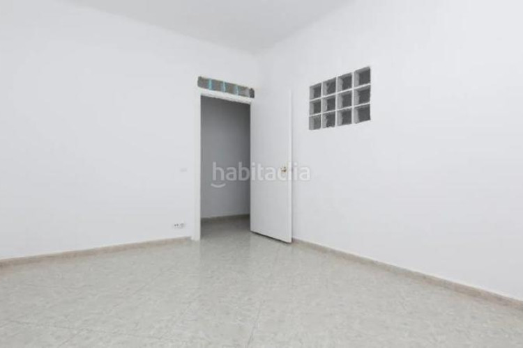 Piso ¡espacioso piso , ideal para familias! en La Maurina Terrassa