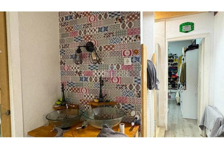 Casa pareada casa en en venta ca naurell de 210m construidos con salida a patio, dos terrazas y garaje. en Terrassa