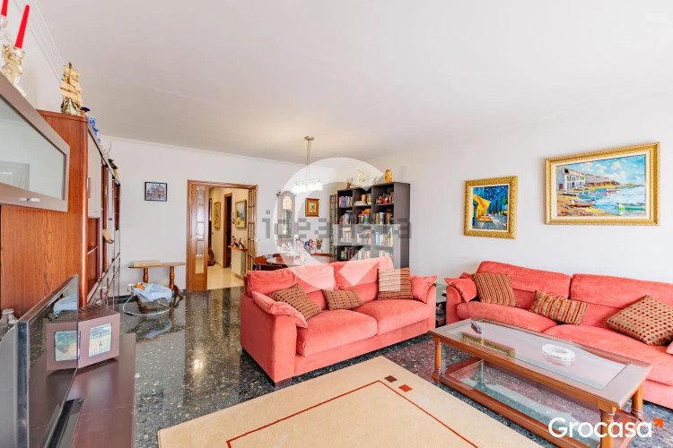 Casa independiente en calle de la Pineda