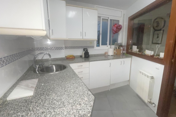 Plau00E7a del Mestre Serrat, Sant Pere