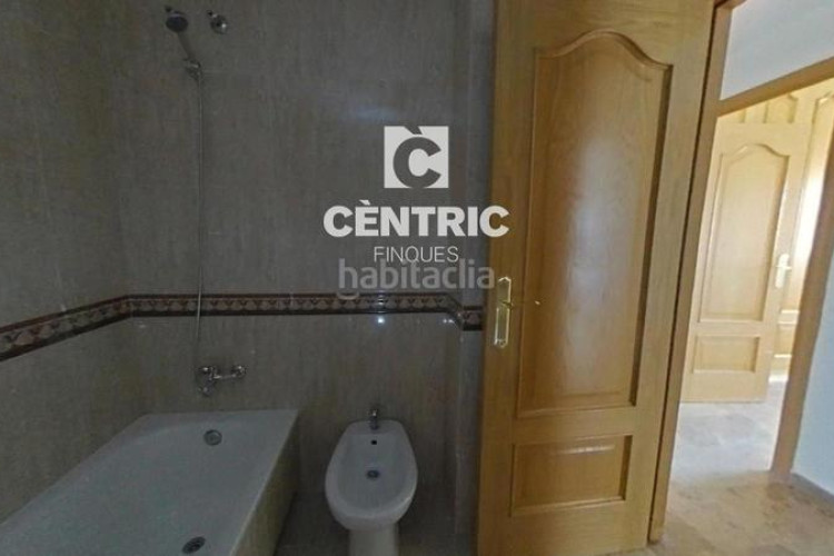 Dúplex piso espacioso con 4 habitaciones gran inversión ! en Terrassa