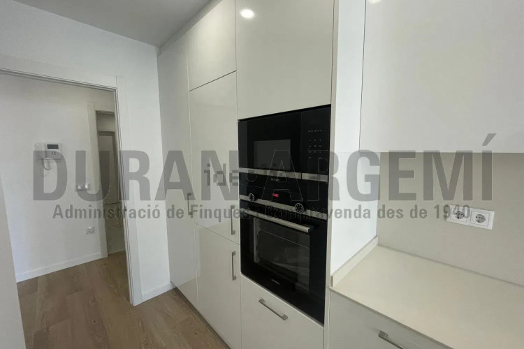 Piso en calle Transversal, 181