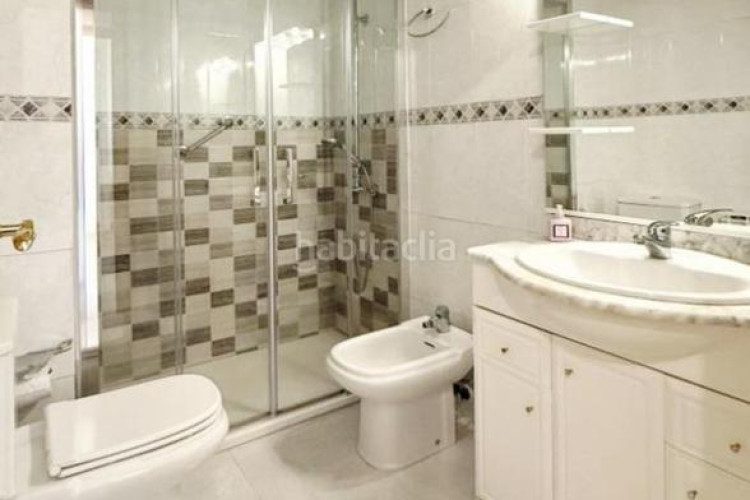 Dúplex  140 m2 de 4 hab mas estudio con 2 terrazas y parking en la plaça lluis companys en Terrassa