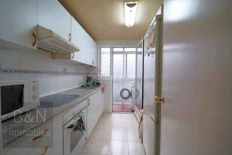 Piso un hogar de tres habitaciones, balcón, plaza de parking y trastero en Terrassa