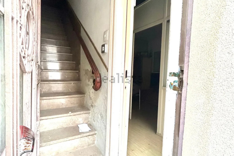 ZONA DE CA N'AURELL. CASA ADOSADA DE 4HABS. PARA REFORMAR ¡Oportunidad única en Ca N’Aurell!