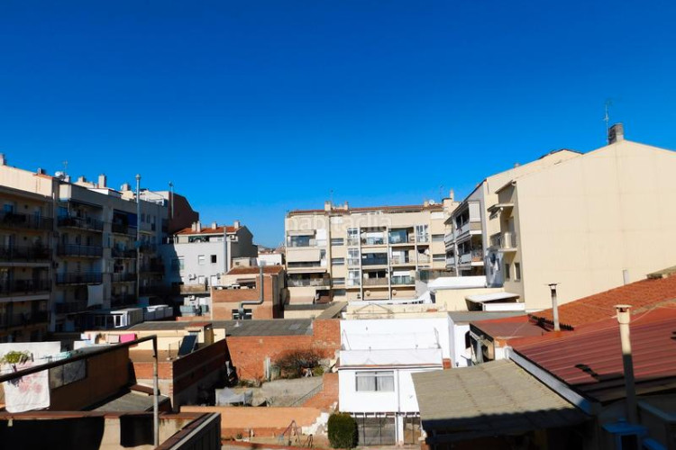 Dúplex zona de Ca n'Aurell. encantador dúplex de 2hab. + 1lav. y 1 aseo + terraza en Terrassa