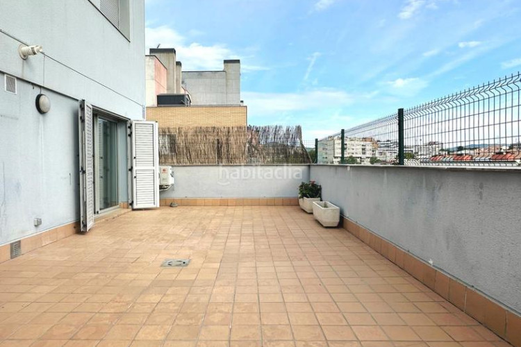 Ático atico seminuevo de 102 m2 con terraza de 53 m2 a pie de comedor con parquing y tratero incluidos en avenida madrid tocando estacio en Terrassa