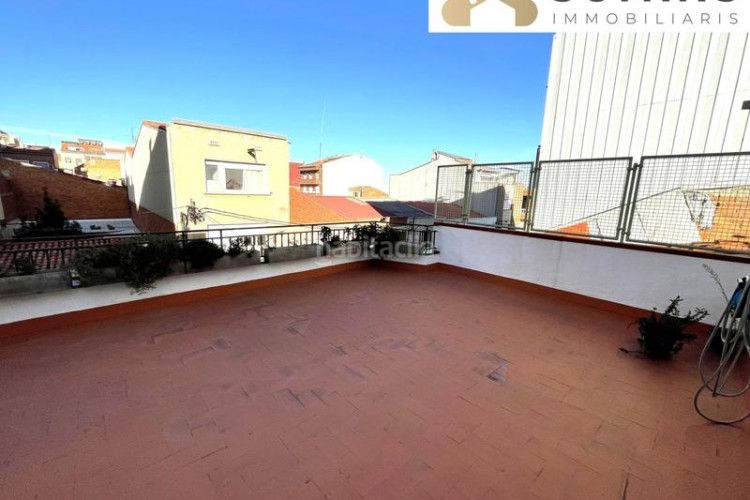 Casa adosada con amplias terrazas y gran potencial en Terrassa